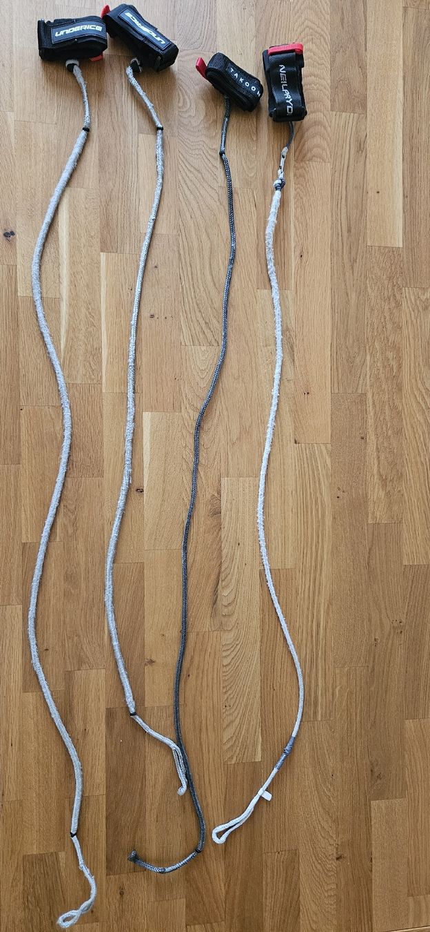 Surf: 4 leash pour wingfoil – Usato da Romanel-s-Lausanne venduto da bas_2l2q