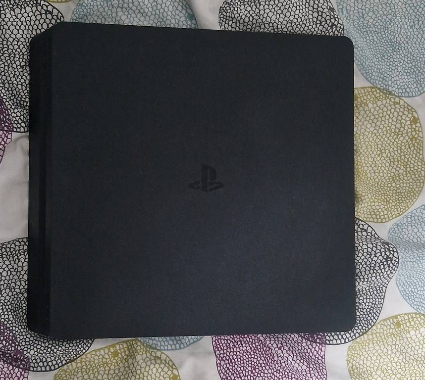 Console: Ps4 slim 1TB – Usato da Bülach venduto da aap_6ycv 4