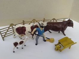 Zinnfiguren Britains Bauer mit Kühen beim Misten