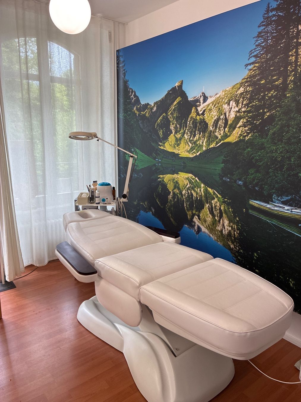 Lettini & sedie per cosmetici: Hochwertige Liege Elektrisch. – Usato da Seon venduto da juliabuster117 1
