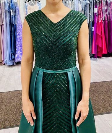 Edles Abendkleid Gr. 38 Tannengrün – Perlen bestickt