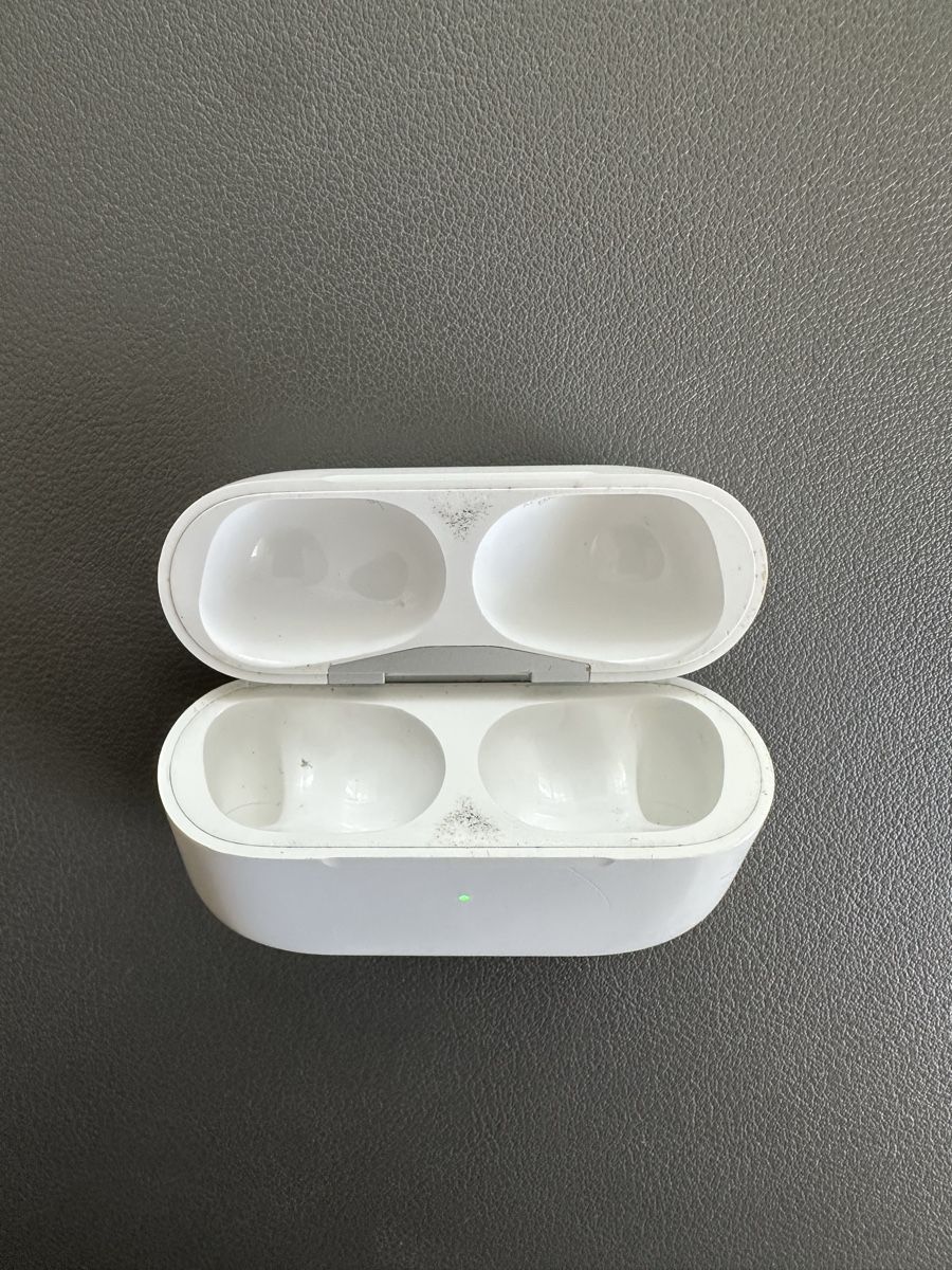 Apple Cuffie: Apple AirPods Pro 2 Ladecase A2700 – Usato da Zürich venduto da 183_hk22 3