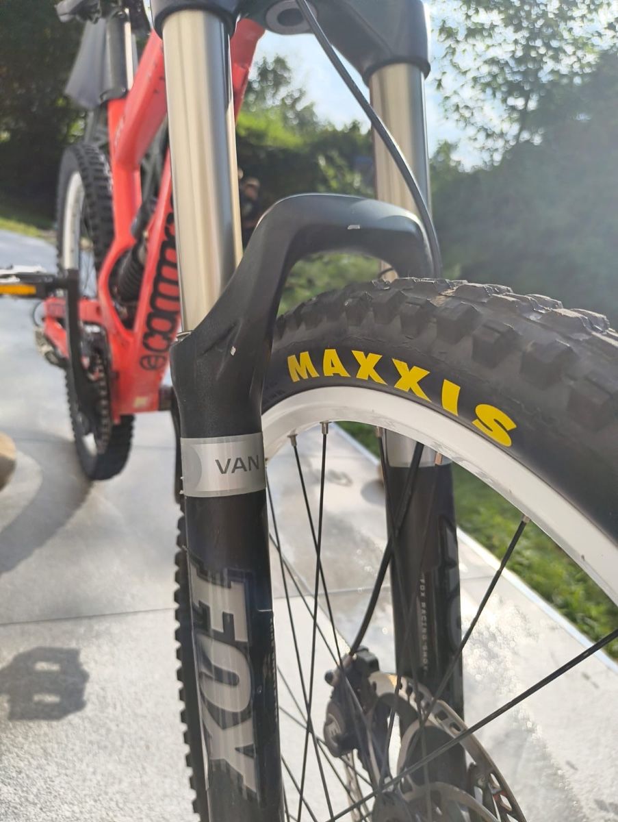 Commencal Vélos: Commencal Supreme racing V2 (Enduro) – D'occasion à Dietikon par BaNaDar 2