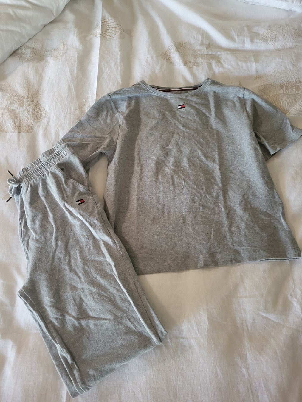 Tommy Hilfiger Lotti di vestiti: training Tommy Hilfiger – Usato da Aproz (Nendaz) venduto da mar_zxm9 1
