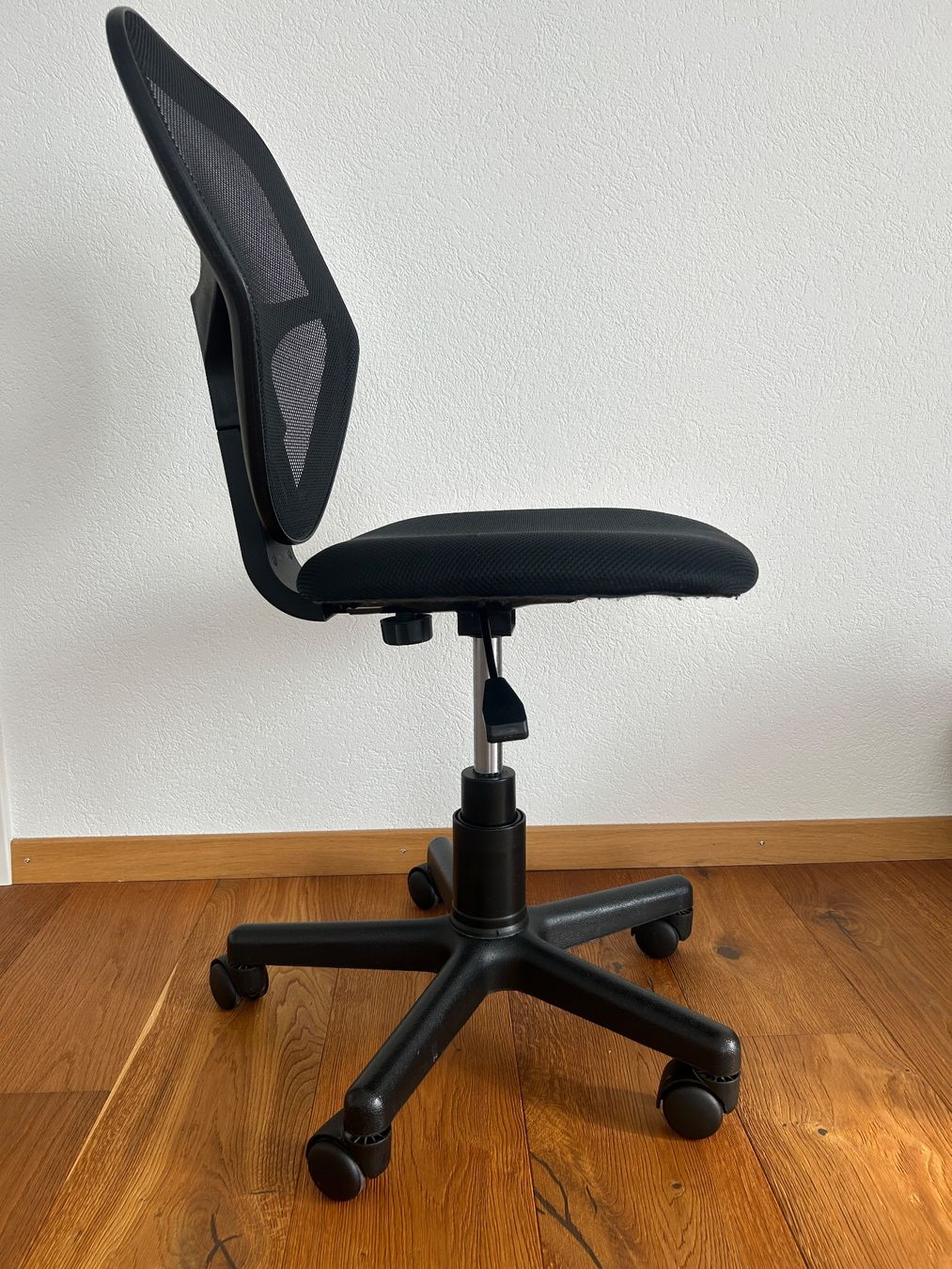 Rollstühle: Kinder Bürostuhl schwarz – Gebraucht aus Breitenbach von Natalijailic