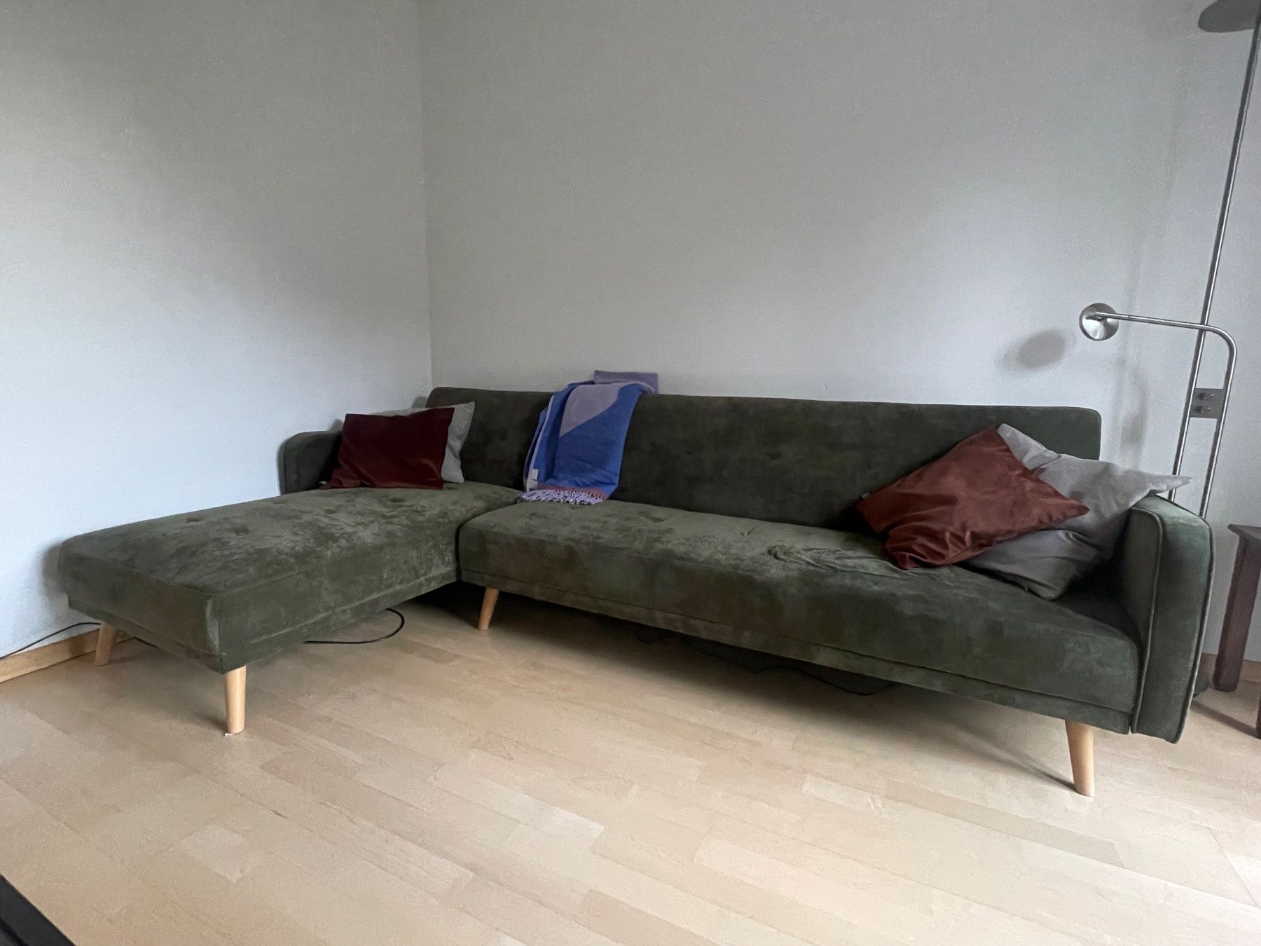 Maisons du monde Sofas: Maison du Monde Sofa (grüner Samt) – Gebraucht aus Zürich von ziska09