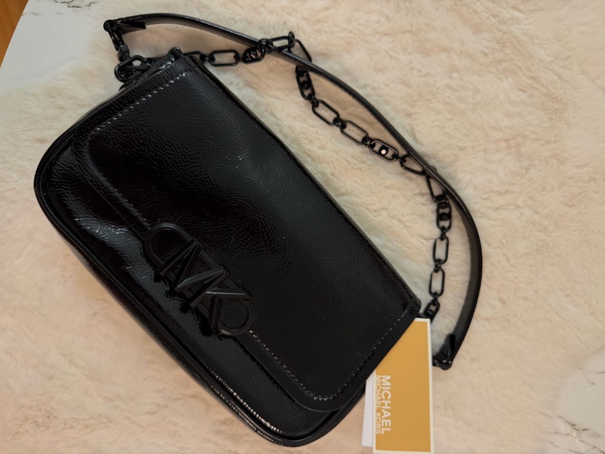 Michael Kors Borse da donna: Michael Kors Clutch Schwarz Lackleder – Usato da Rothrist venduto da Elv_8zml 1