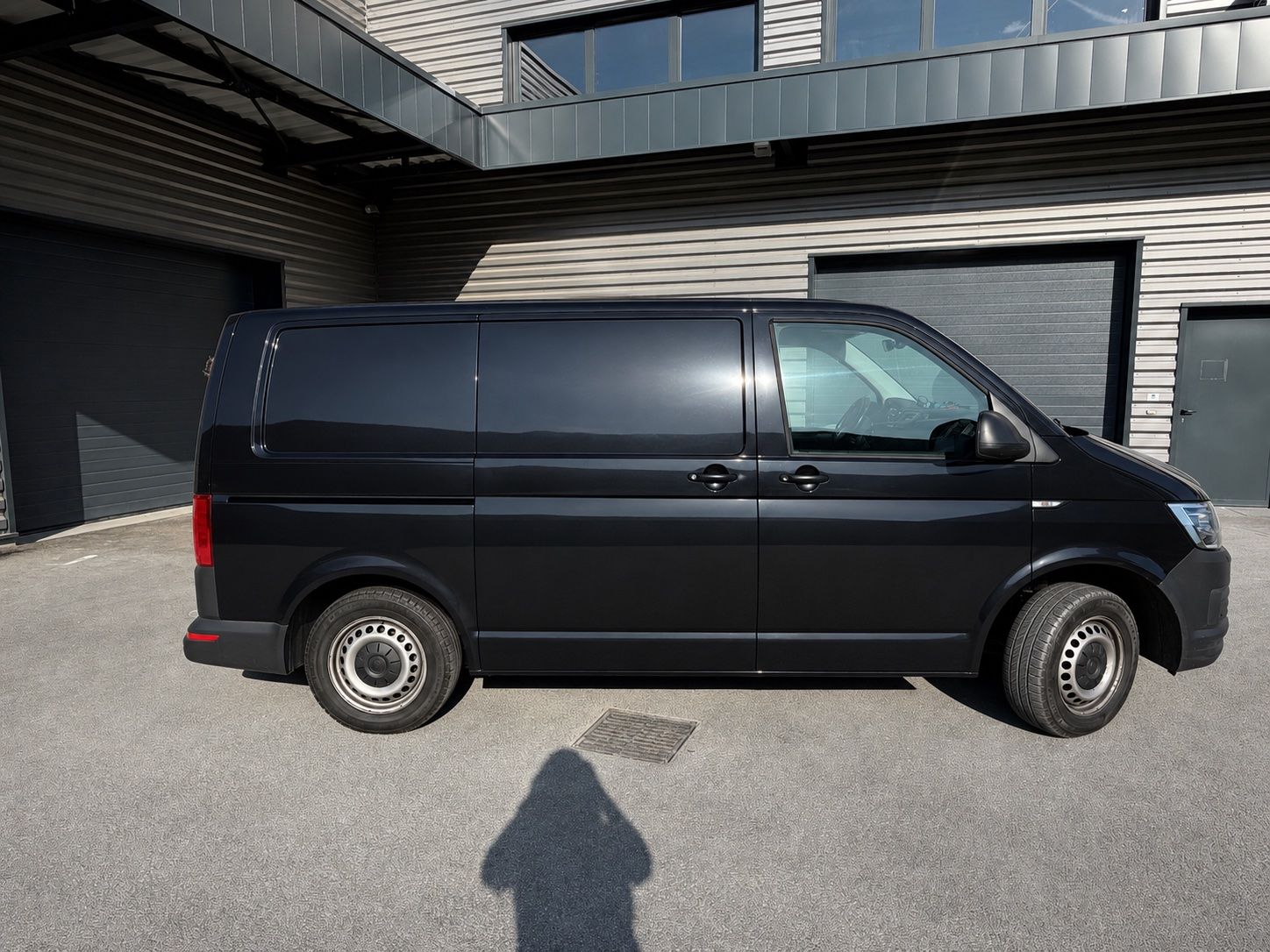 VW Nutzfahrzeuge: Volkswagen Transporter utilitaire noir – Gebraucht aus Thonex von dsa_gg86 3