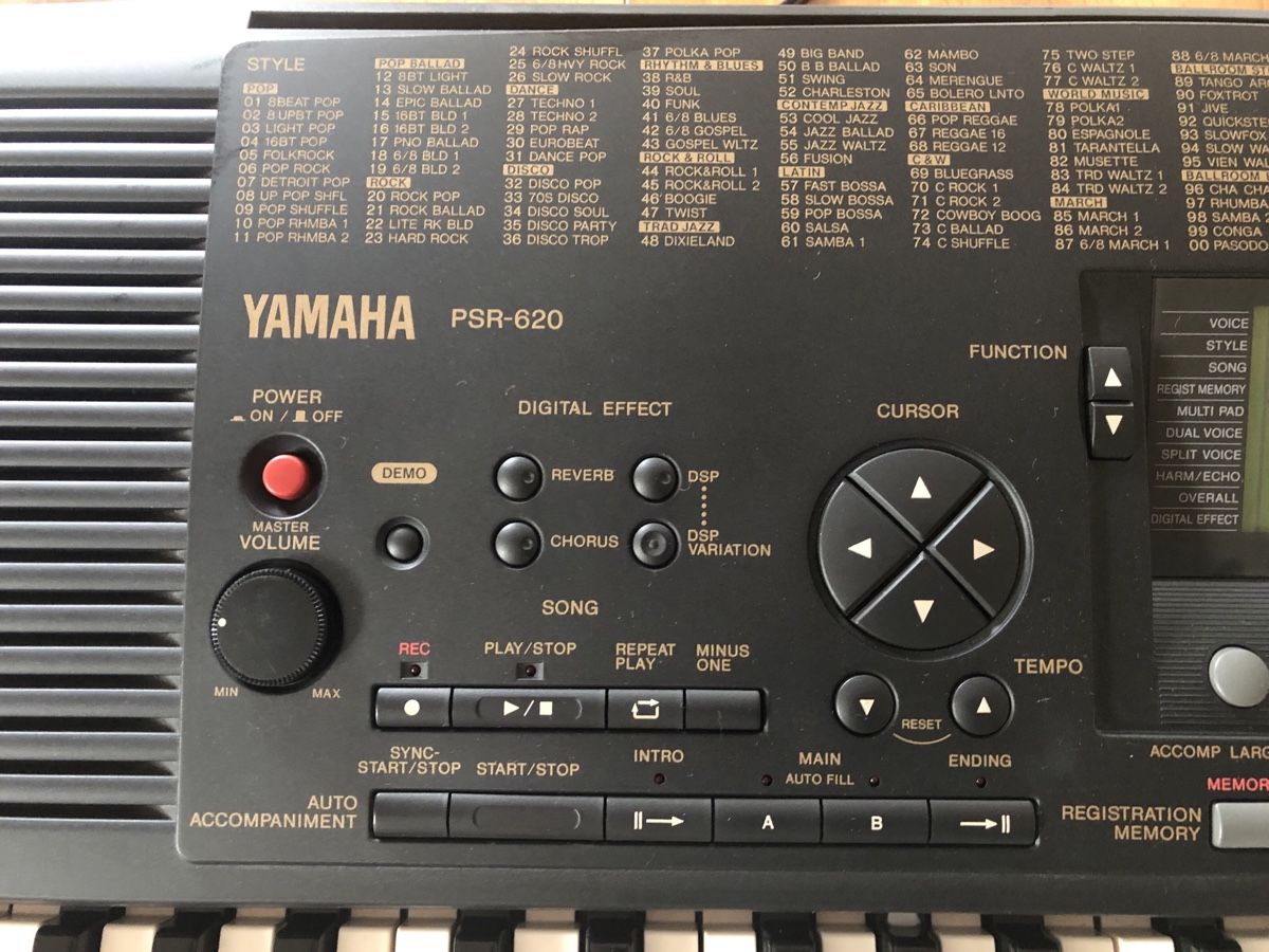 Yamaha Musikinstrumente: Yamaha PSR 620 Keyboard mit Ständer – Gebraucht aus Horw von  1
