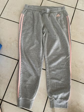 Adidas Sporthosen Grau Gr L kurzgrösse Damen neuwertig 