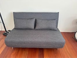 Top Zustand: Graues Schlafsofa 140x200cm mit Kissen