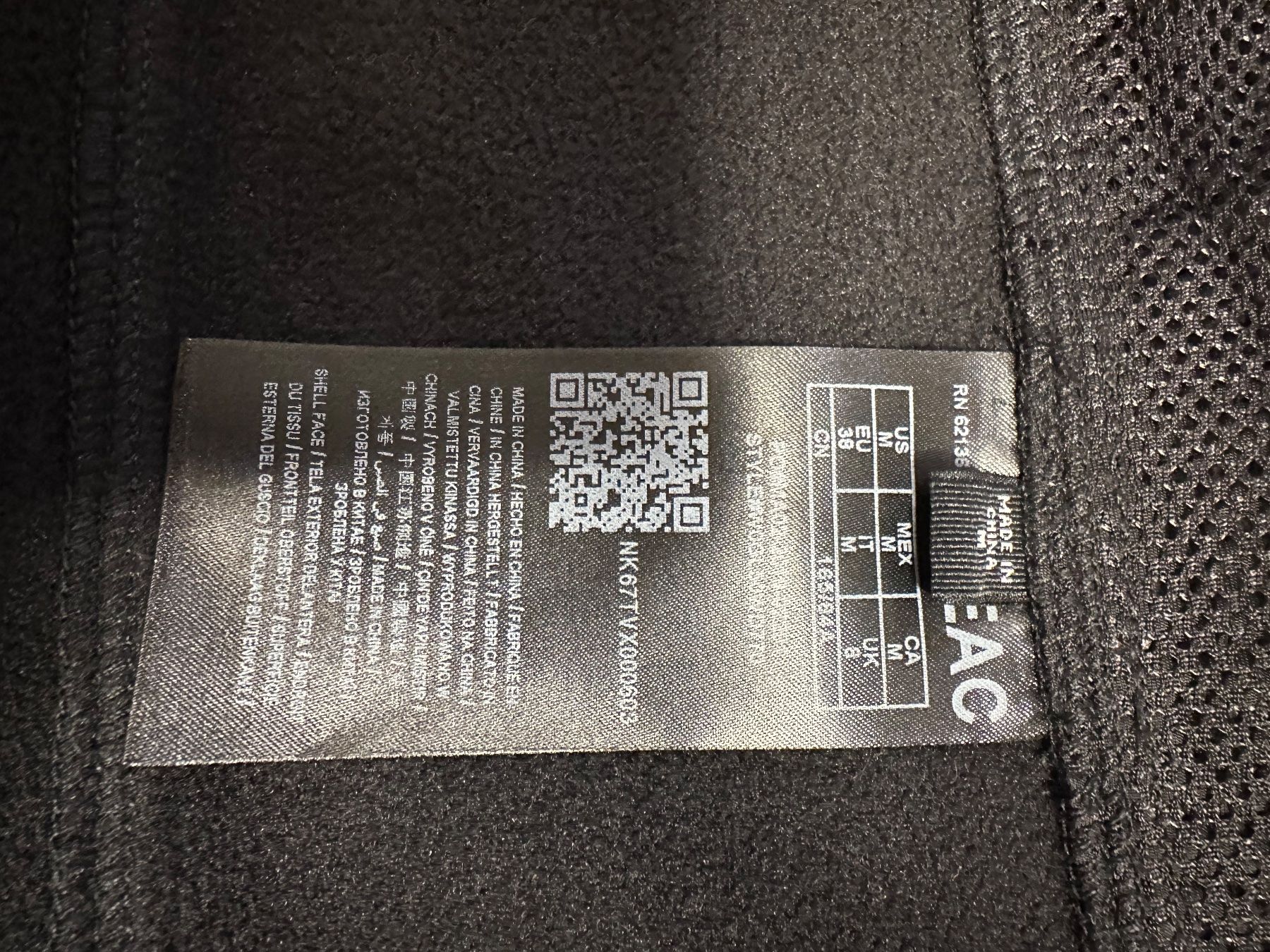 Guess Giacche: Trench-coat Guess - Noir – Nuovo e nell'imballaggio originale da Onex venduto da eri_jx6q 4