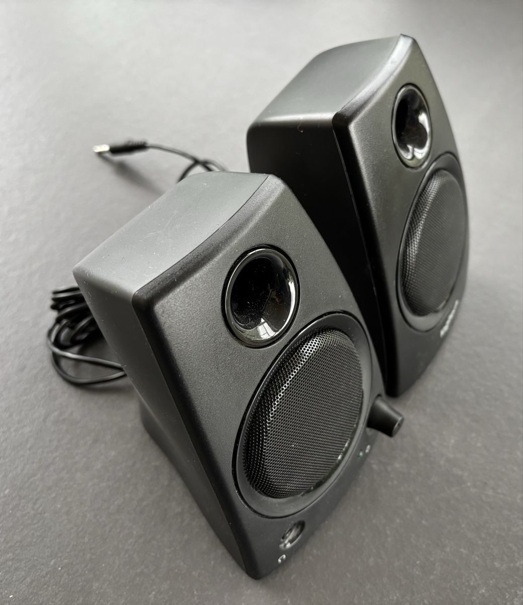 Logitech Haut-parleurs: PC Lautsprecher Paar Logitech Z130, mit Netzkabel – D'occasion à Rothrist par Dluna1 2