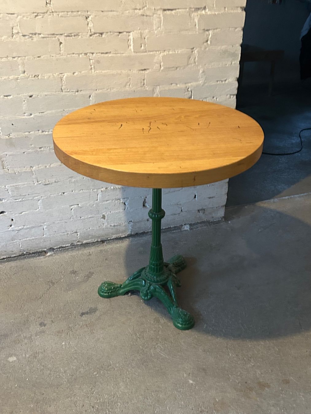 Tables: Wunderschöner Bistrotisch 70cm Durchmesser – D'occasion à Rorschacherberg par Svebe 4