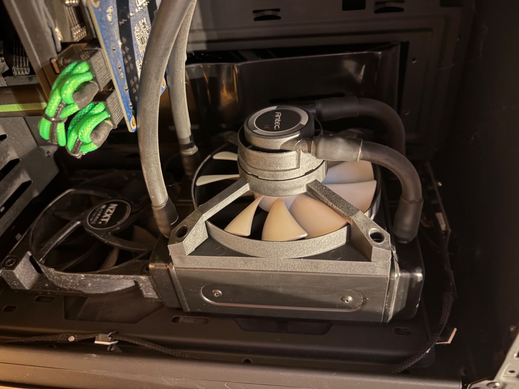 PC: Computergehaeuse mit Sapphire Grafikkarte und Antec Kuehler – Usato da Oberuzwil venduto da jan_gsx2 4