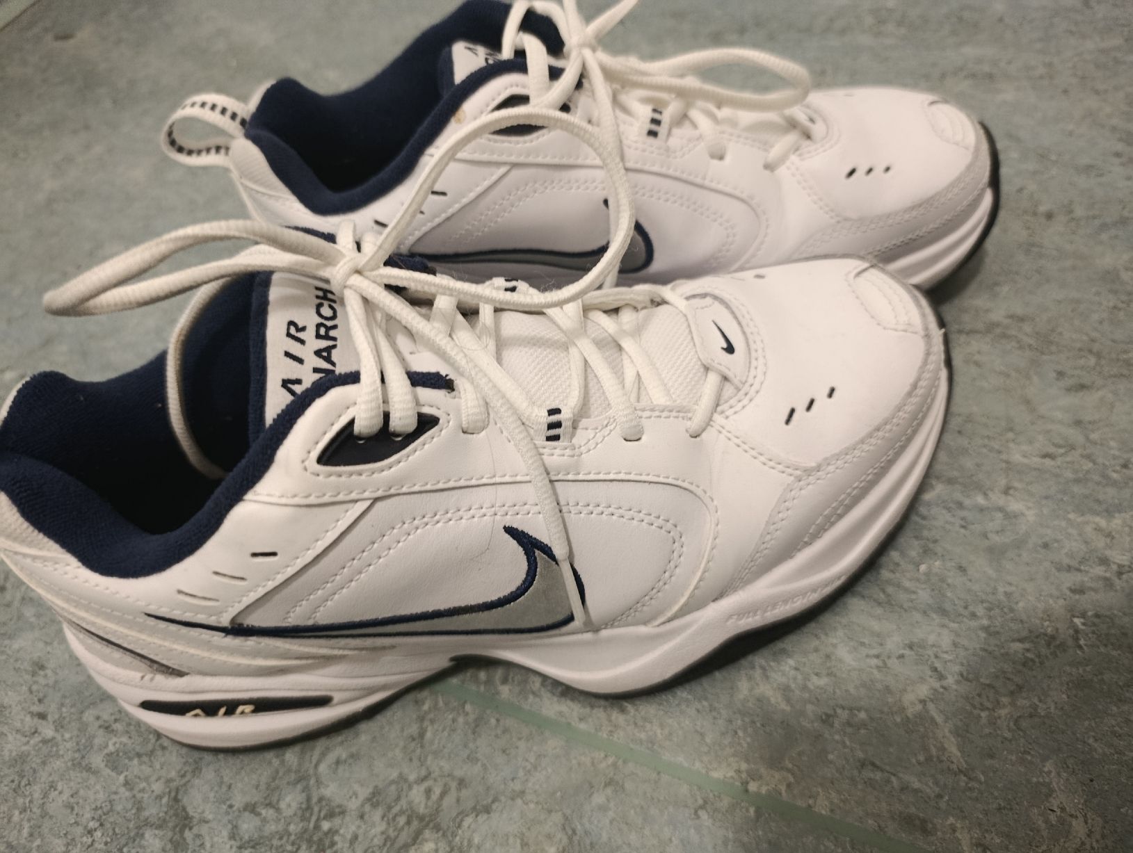 Nike Damenschuhe: Nike Air Monarch Sneaker – Neu (gemäss Beschreibung) aus Wald ZH von Eleona