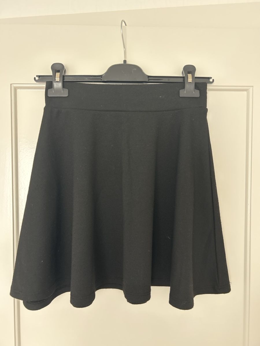 Robes et jupes: Jupe noir - taille XS – D'occasion à Savigny par Althea0202
