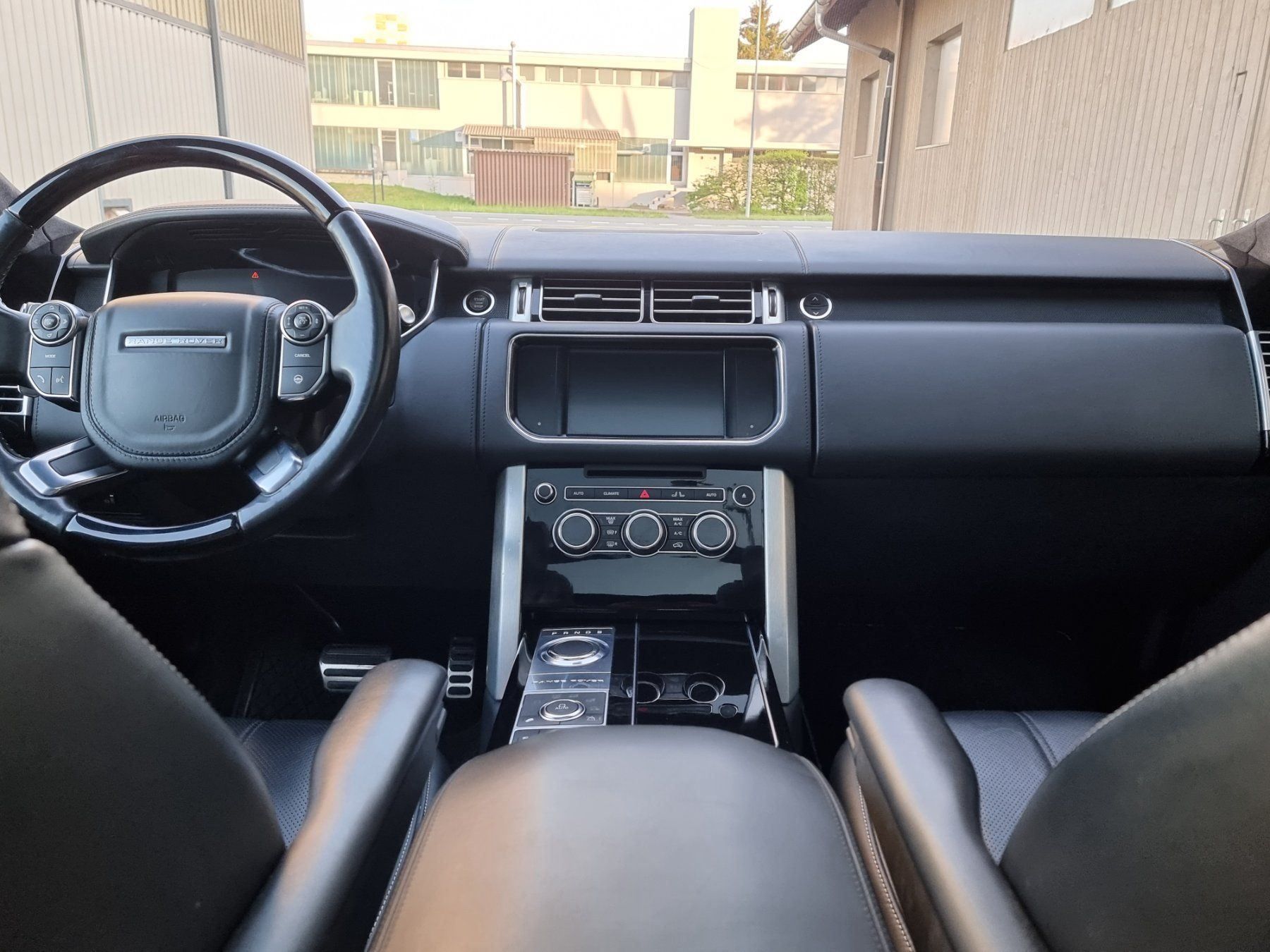 Land Rover Automobili: Range Rover SDV8 Autobiography all Black – Usato da Zug venduto da Qayqay0 5