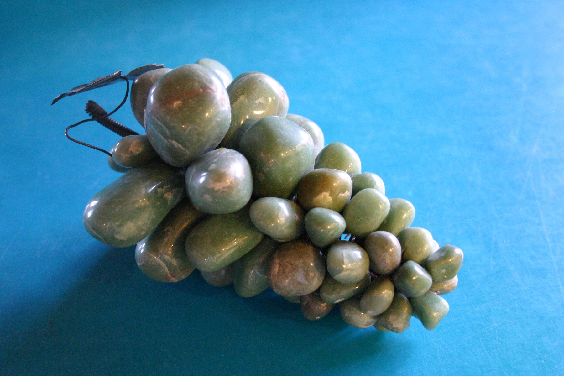 Edelsteine: Traube aus Jade-Edelsteinen – Gebraucht aus Winkel von gabriele56
