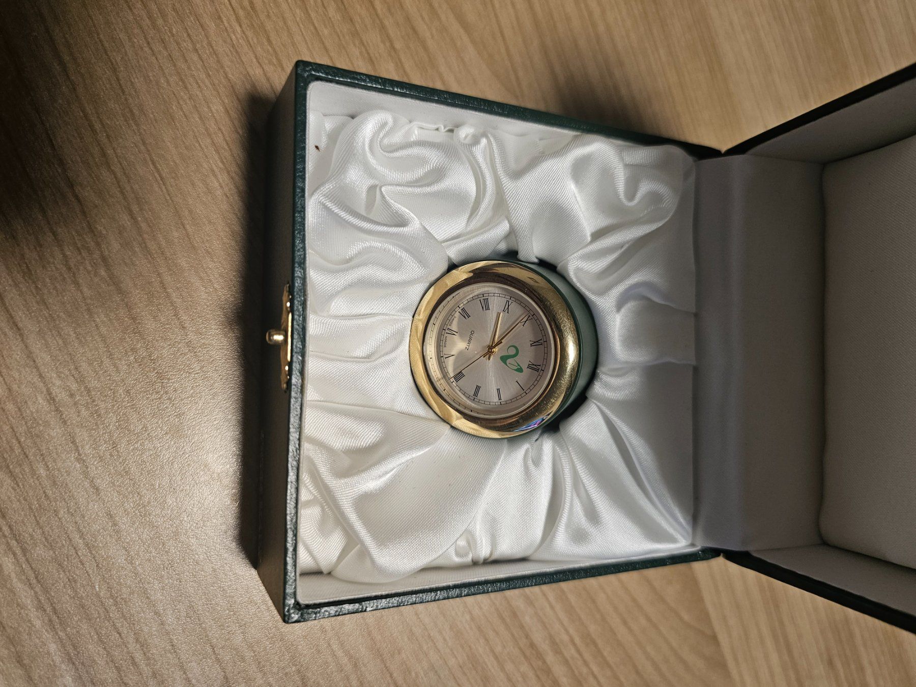 Orologi da terra & Orologi da parete: Tisch Uhr Swiss Made – Nuovo e nell'imballaggio originale da Luzern venduto da bagija 2