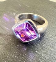 Farbspiel: Silberring 925 mit grossem, facettiertem Amethyst