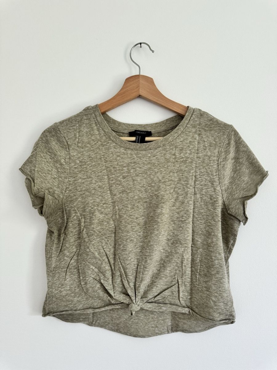 T-Shirts: T-Shirt Forever 21 kurz Grösse M – Gebraucht aus St. Gallen von nikolasbong