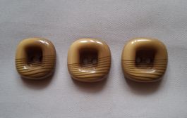3 Stück Knöpfe, 25 mm.