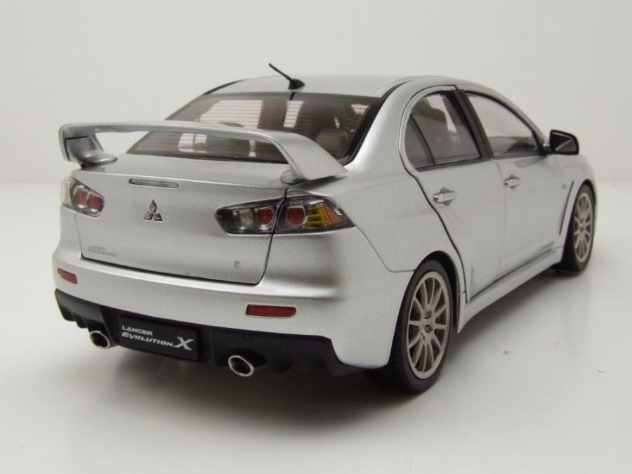 Mitsubishi Modellautos: Mitsubishi Lancer Evo X 2009-2016 silber met.        1:18 – Neu und originalverpackt aus Gerlafingen von espero88 1