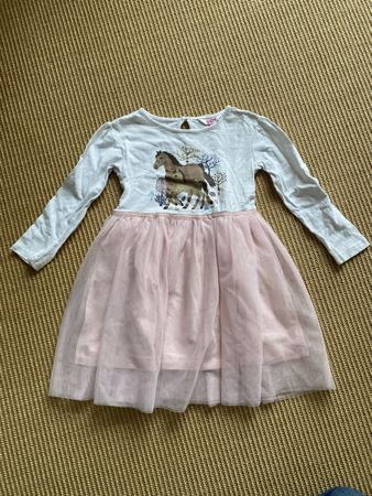 Mädchen Kleid Gr. 122 mit Pferdemotiv und Tüll