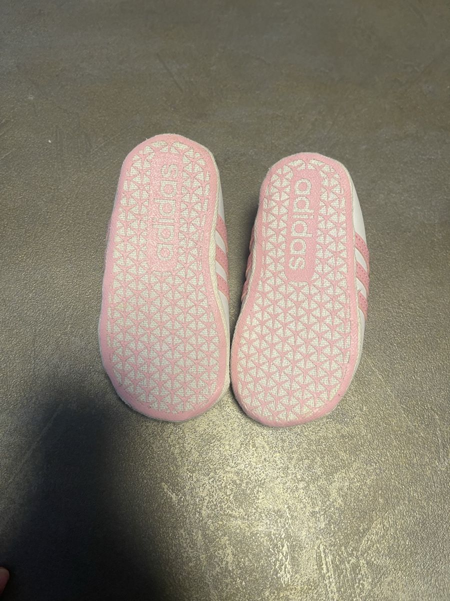 Adidas Scarpe per ragazzi: Adidas Babyschuhe Grösse 18 – Nuovo (secondo la descrizione) da Oensingen venduto da ErsteSahne. 2