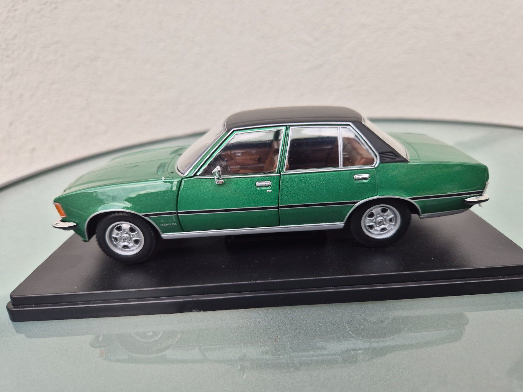 Opel Voitures modèles: Opel Commodore GSE 1:24 – D'occasion à Oberbuchsiten par laffite54 8