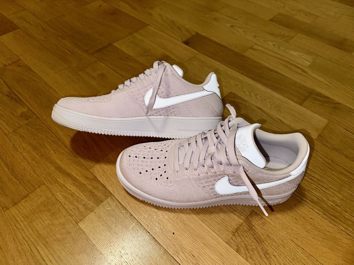 Nike Chaussures hommes: Nike Air Force Flyknit rosa Gr. 44 – D'occasion à Bern par rub_8mhx 1