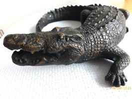 RAR: Krokodil naturgetreue Gestaltung aus Bronze. Patina.