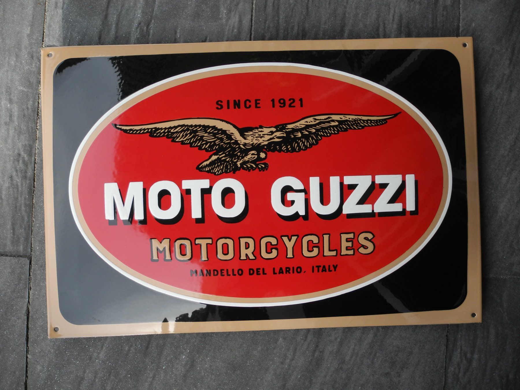 Moto Guzzi Insegne: GROSSES MOTO GUZZI EMAILSCHILD – Nuovo (secondo la descrizione) da Reinach AG venduto da Huckleberrysix