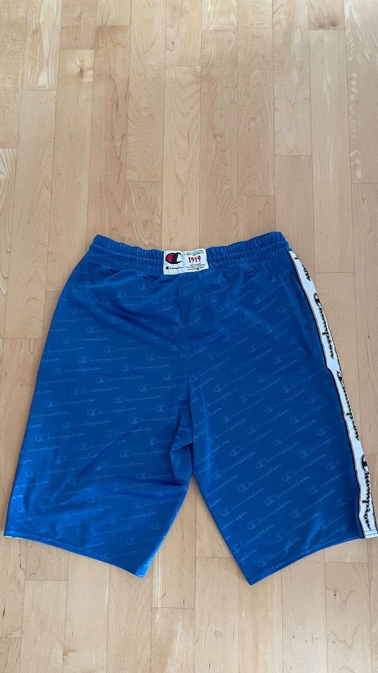 Champion Hosen: Champion Sporthose / Shorts, Grösse M – Gebraucht aus Rothenburg von Disney3 1