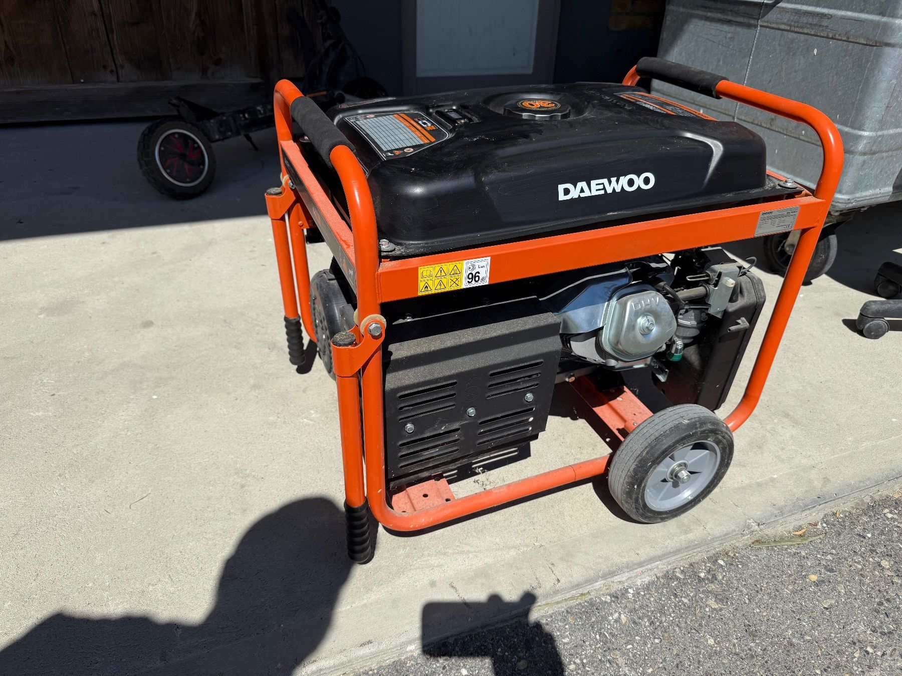 Generatori di corrente: DAEWOO Stromerzeuger 6000 Watt Benzin Generator neu – Nuovo (secondo la descrizione) da Biezwil venduto da Powertower 1