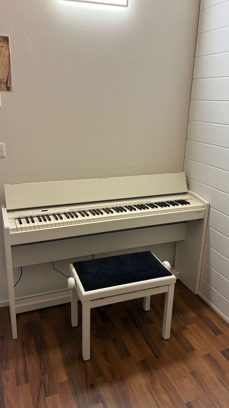Roland Musikinstrumente: Piano – Gebraucht aus Felsberg von Sindy0111