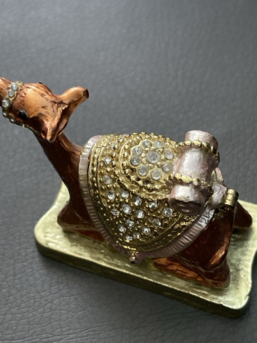 Statuette: Dekorative Kamel-Figur mit Schmucksteinen, Goldfarben – Usato da Zürich venduto da Belisimo 2