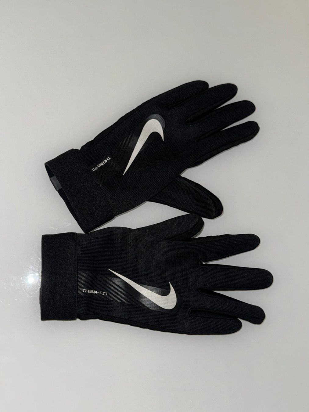 Nike Guanti & manicotti: Nike Therma-FIT Handschuhe Damen S oder Kinder L, Winter top – Usato da Uhwiesen venduto da fel_5ghs