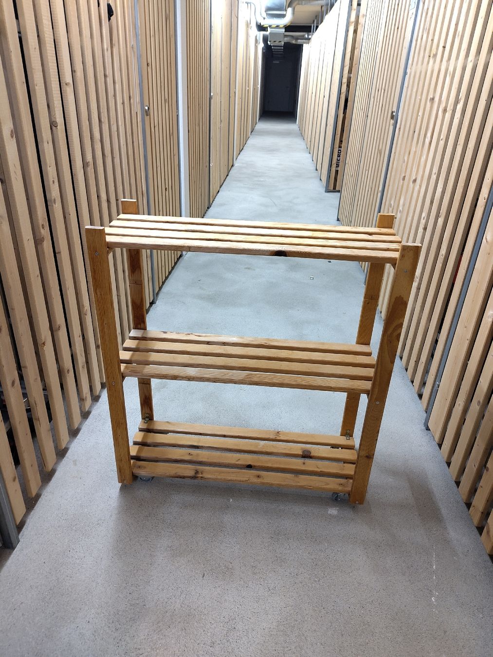 Holzartikel: Holzgestell mit Rollen / Pflanzengestell – Gebraucht aus Dübendorf von Oli_Skyler01 1