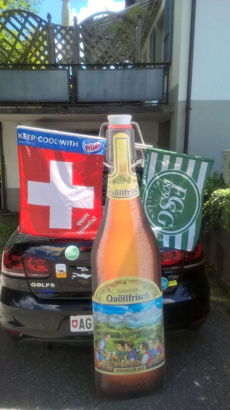 Altro in Stoviglie & Bicchieri: Grosse Quöllfrösch Kunststoff Flasche – Usato da Teufenthal AG venduto da speaker26 2