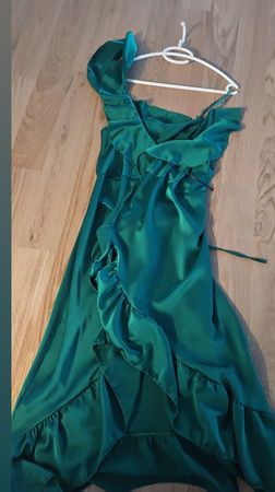 Grünes elegantes Kleid