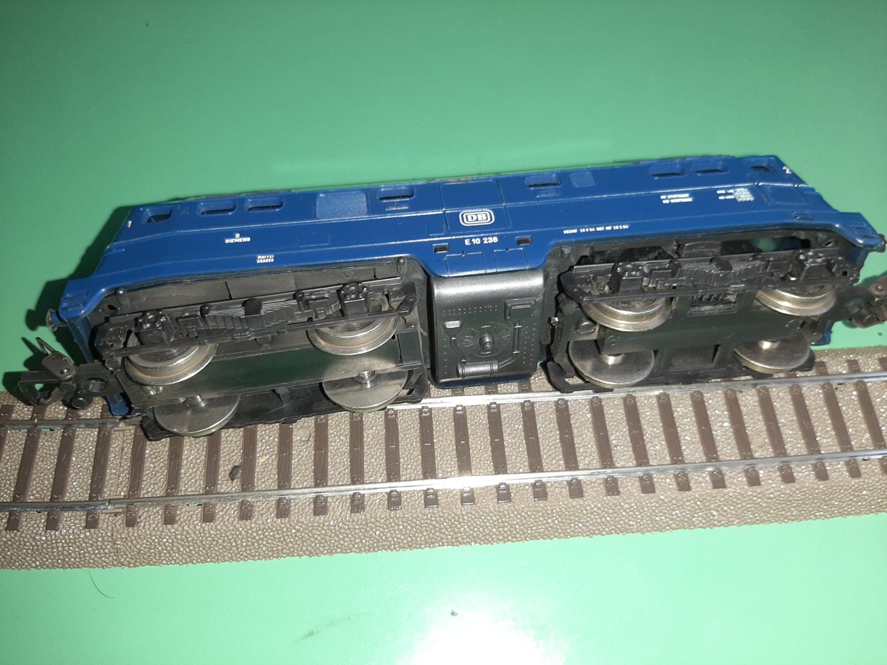Lima Modelleisenbahnen: LIMA 21E10 238 – Gebraucht aus Avully von RIVALIS 3