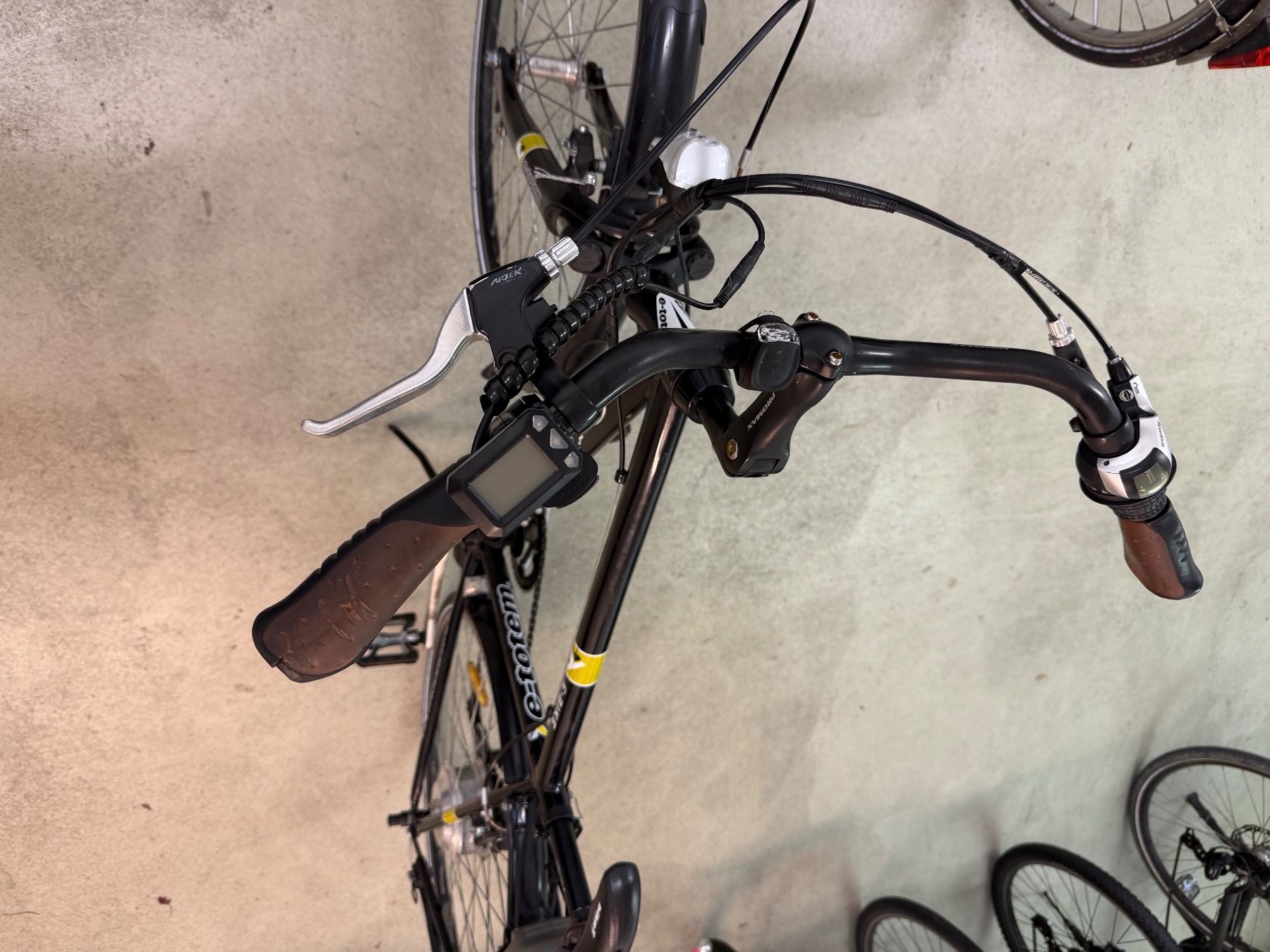 Totem Vélos: E-Bike E-Totem Cruiser black used – D'occasion à Lüchingen par qen_d99r 1