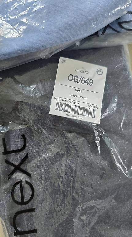 Kleiderpakete & -sets: zwei T-Shirts, Leggings, Haarband – Gebraucht aus Zürich von joo_hrd5 1