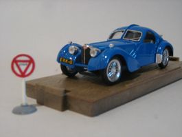 Bugatti 57S coupé 1931-1936 Brumm 1/43