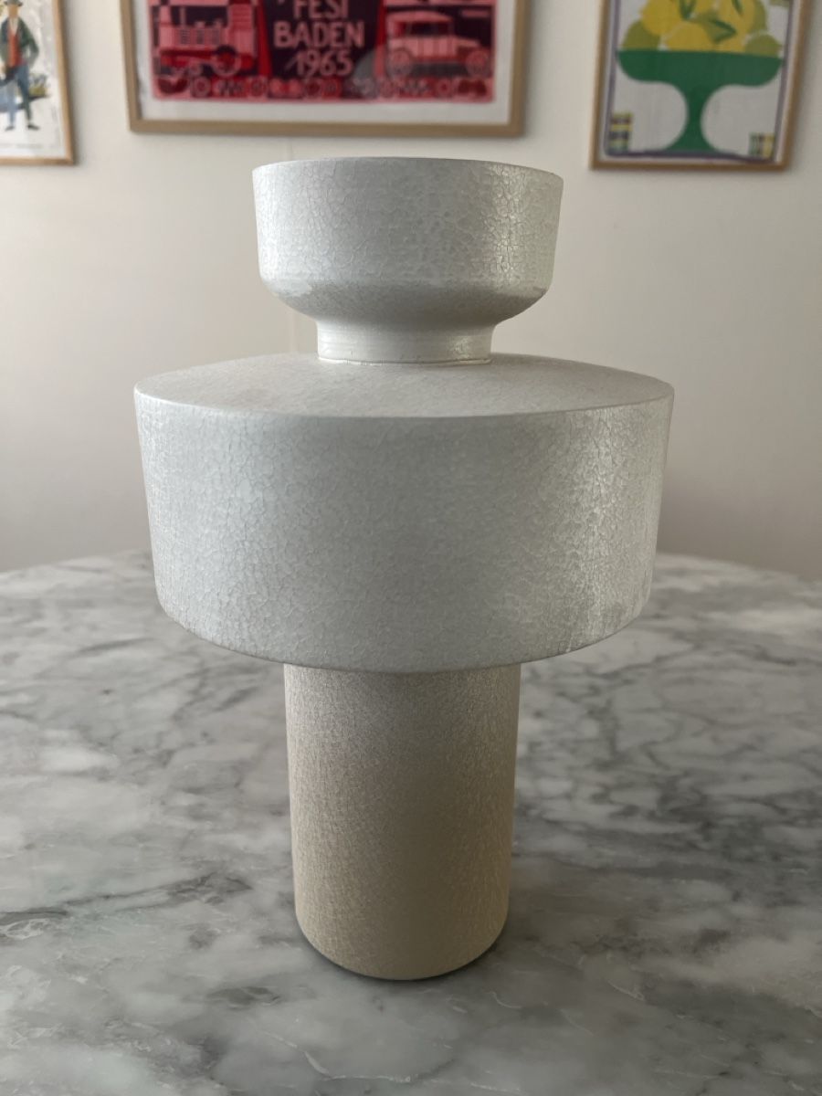 Vase & Récipients: Moderne Vase aus Weißmetall – D'occasion à Hünenberg See par mississauga