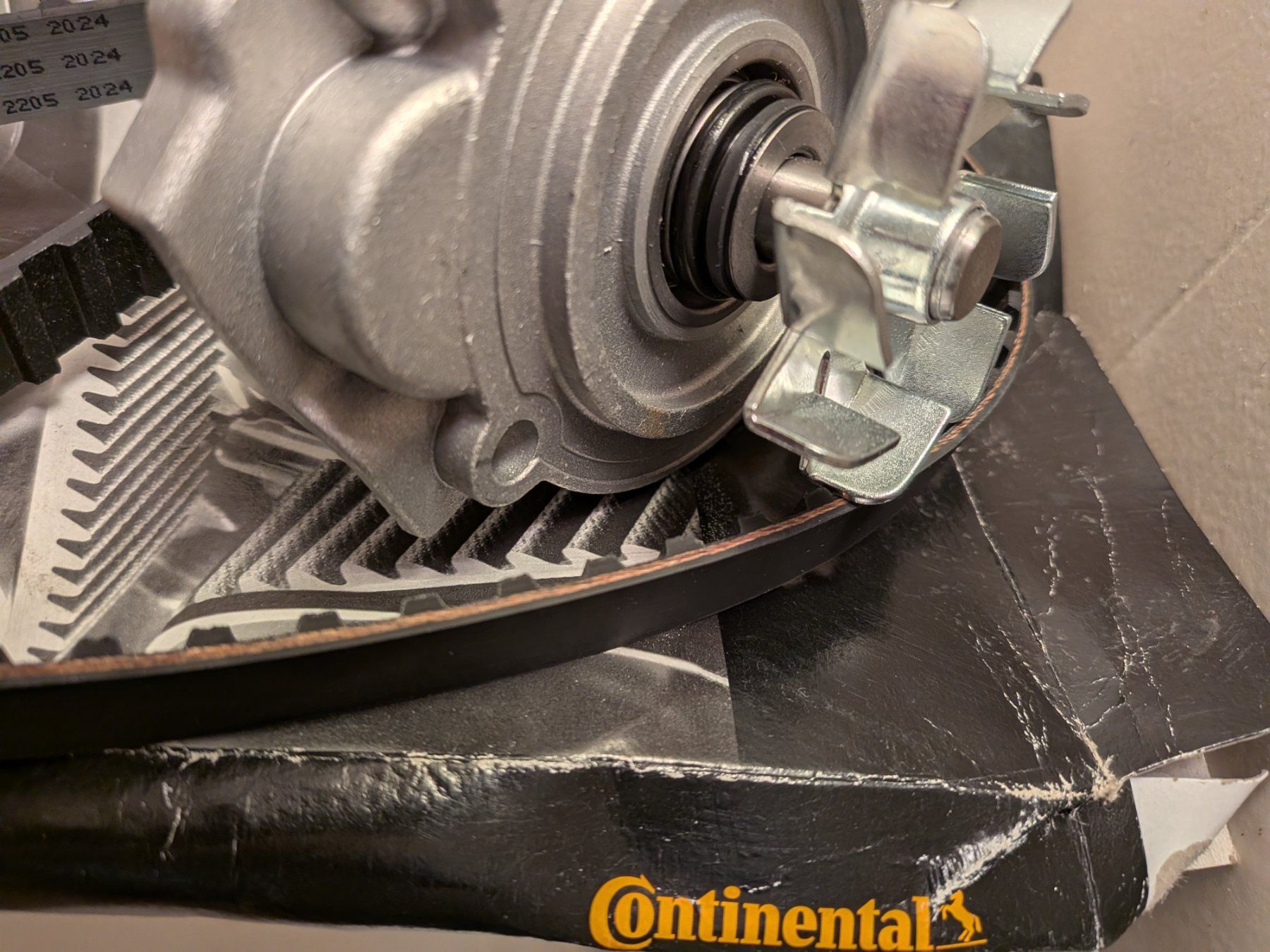 Mini Tutti pezzi di ricambio auto: Mini Cooper water pump – Usato da Saignelégier venduto da sam_j557 3