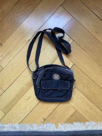 kleine dunkelblaue kipling tasche