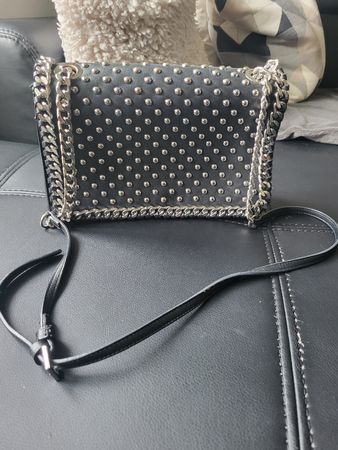 Umhängetasche Zara schwarz mit Nieten